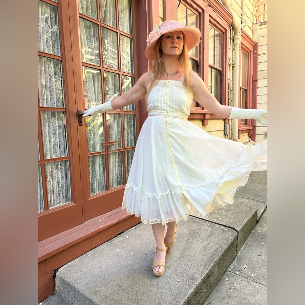 Gunne Sax Vintage White & Cream Embroidered Midi Dress